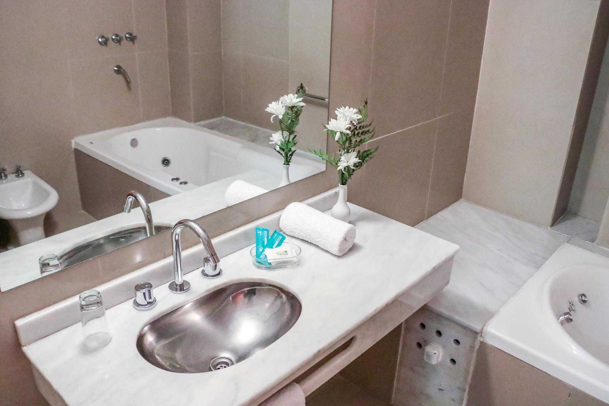 Hotel El Cortijo Neuquen Ngoại thất bức ảnh